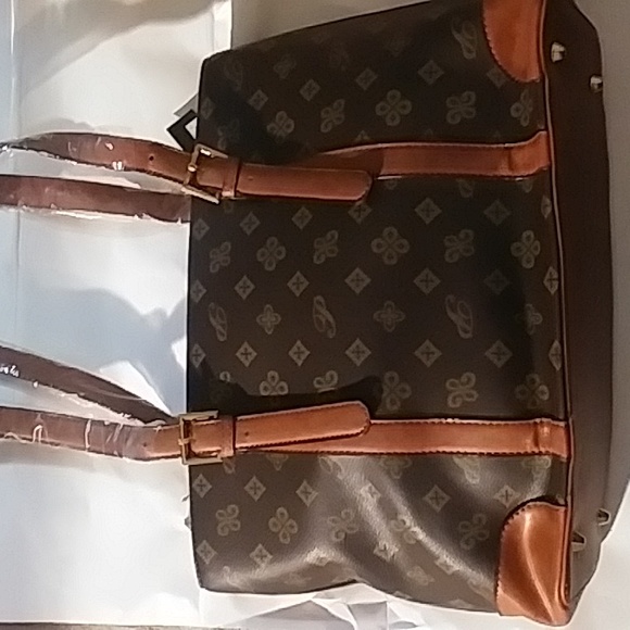 P Handbag - Picture 2 of 6